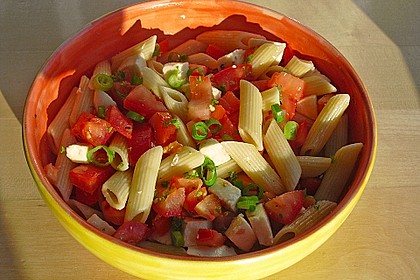 Nudel-Tomaten-Mozzarella-Salat 9