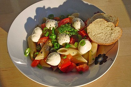 Nudel-Tomaten-Mozzarella-Salat 10