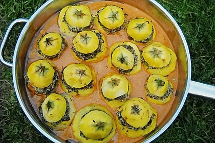 Gef&uuml;llte Zucchini mit Aubergine und Champignons