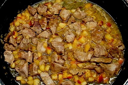 Apfel-Zwiebel Pute in Mandel-Safran So&szlig;e