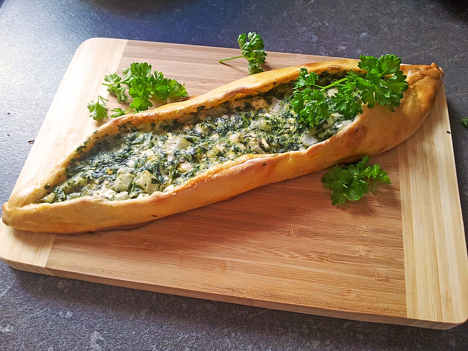 Pide mit Spinat und Schafskäse (Rezept mit Bild) | Chefkoch.de