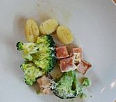 &Uuml;berbackener Brokkoli-Leberk&auml;se Auflauf (Bild)