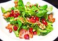 Weihnachtlicher Feldsalat mit Granatapfelkernen
