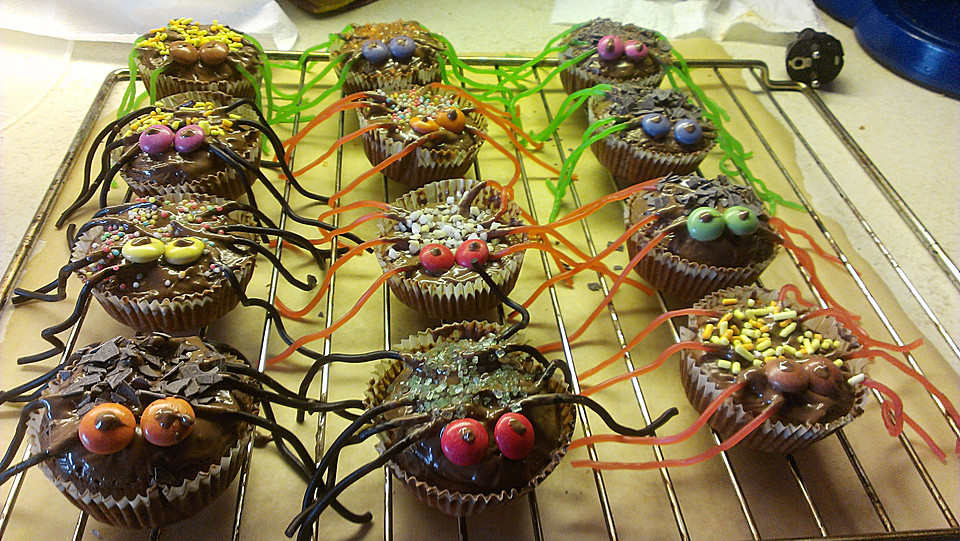 Spinnenmuffins für Halloween (Rezept mit Bild) von KattyB87 | Chefkoch.de