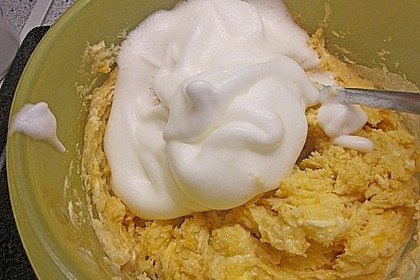 R&uuml;hrkuchen mit Mandelsplittern