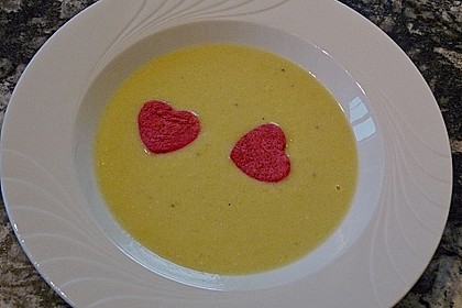 Vichyssoise mit roten Herzen