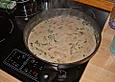 H&uuml;hnerbr&uuml;stchen in Madeirarahm, &uuml;berbacken mit Gorgonzola