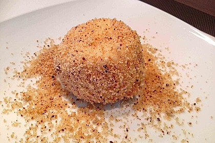 Zwetschgen- oder Marillenknödel mit Quarkteig 2