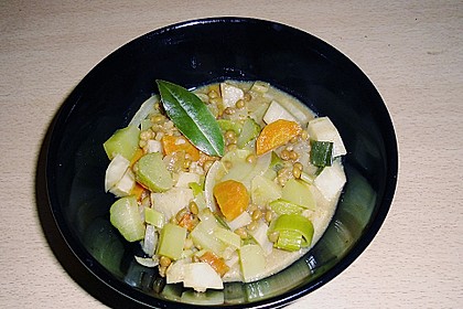 Leckere, vegetarische  Linsensuppe mit Gew&uuml;rzg&uuml;rkchen
