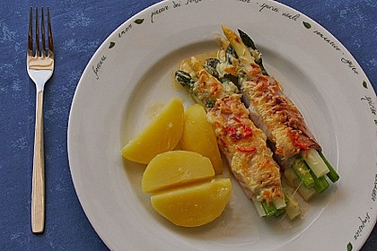 Gratiniere Spargel-R&ouml;llchen
