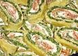 Spinatrolle mit Frischk&auml;se und Lachs