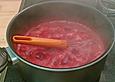 Rote Marmelade mit Vanille