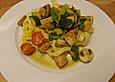 Tagliatelle mit H&auml;hnchenbrust und frischem Gem&uuml;se in Sojasauce