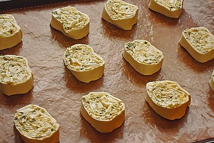 Bl&auml;tterteigschnecken mit Ei-K&auml;se-Schmand und B&auml;rlauch 6