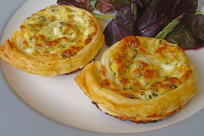 Bl&auml;tterteigschnecken mit Ei-K&auml;se-Schmand und B&auml;rlauch 7