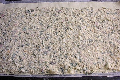 Bl&auml;tterteigschnecken mit Ei-K&auml;se-Schmand und B&auml;rlauch 9