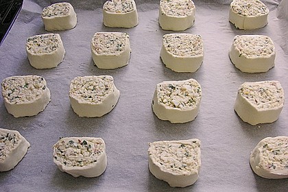 Bl&auml;tterteigschnecken mit Ei-K&auml;se-Schmand und B&auml;rlauch 10
