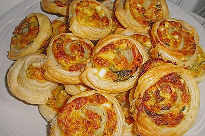 Bl&auml;tterteigschnecken mit Ei-K&auml;se-Schmand und B&auml;rlauch 12