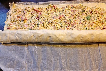 Bl&auml;tterteigschnecken mit Ei-K&auml;se-Schmand und B&auml;rlauch 15