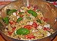 Spaghettisalat mit Tomaten, Schafsk&auml;se und Basilikum
