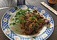 Rindfleisch mit vietnamesischem Koriander und Fr&uuml;hlingszwiebeln