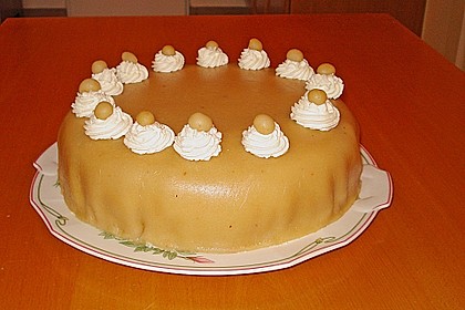 L&uuml;becker Marzipan Nusstorte 1