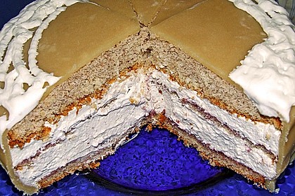 L&uuml;becker Marzipan Nusstorte 5