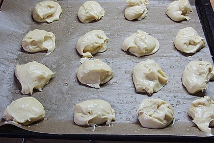 Profiteroles-gef&uuml;llte Windbeutel 1