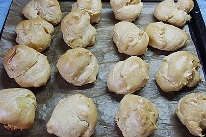 Profiteroles-gef&uuml;llte Windbeutel 2