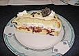 Fruchtige Marzipantorte mit Pflaumen