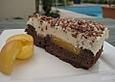Fruchtiger Schokokuchen mit Erdbeer-Joghurt Raspeln