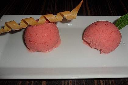 Erdbeer-Buttermilch Eis 1