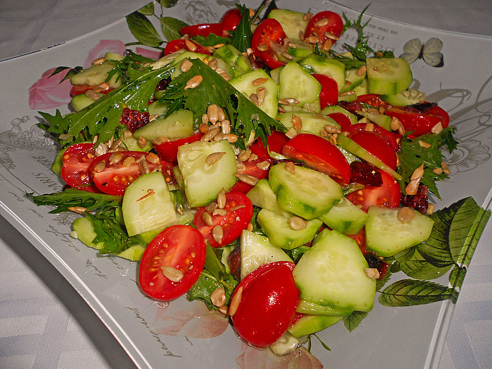 Gurken-Tomaten-Feldsalat (Rezept mit Bild) von schocaro | Chefkoch.de