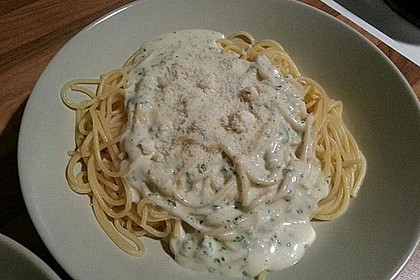 Spaghetti mit Drei K&auml;se-Sauce