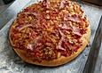 Fladenbrot mit Bacon und Tomaten