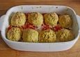 &Uuml;berbackene Tofub&auml;llchen auf Gem&uuml;sebett