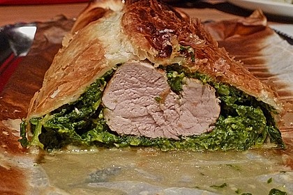 Blätterteigrolle mit Schweinefilet und Spinat
