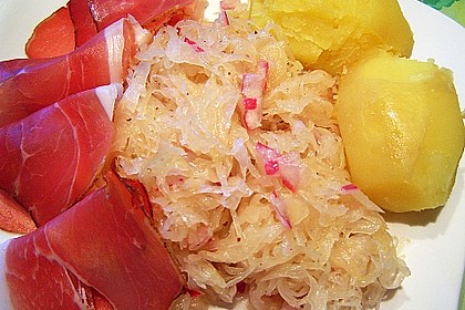 Oma Paulchens Sauerkrautsalat 2