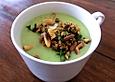 Avocadosuppe mit Pinienkernen