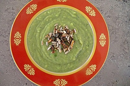 Avocadosuppe mit Pinienkernen 1