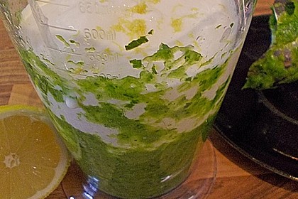 Gr&uuml;ner Chilidip mit Koriander 1