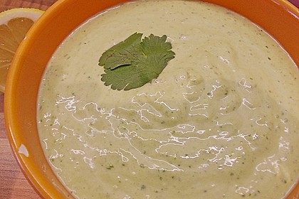 Gr&uuml;ner Chilidip mit Koriander 2