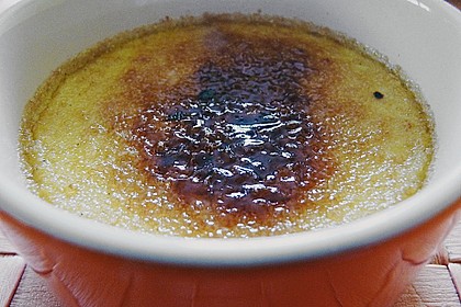 Cr&egrave;me br&ucirc;l&eacute;e mit Rhabarber