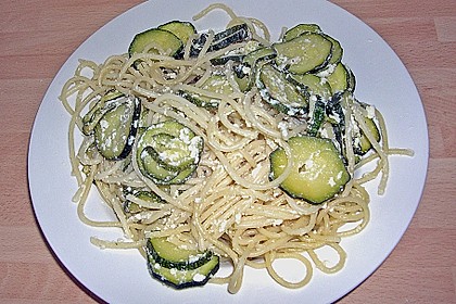 Nudeln mit Ricotta und Zucchini 1