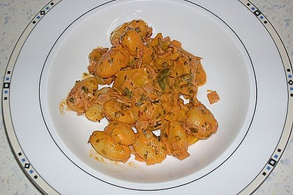 Gnocchi mit frisch - deftiger Tomaten - Paprika Sauce