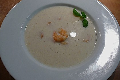 Zitronengrassuppe mit gebratenen Riesencrevetten
