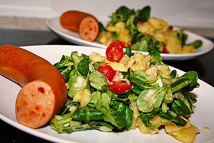 Kartoffelsalat mit Tomate und Feldsalat