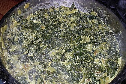 Blattspinat mit Zwiebeln