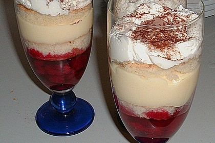 Einfaches Trifle im Glas