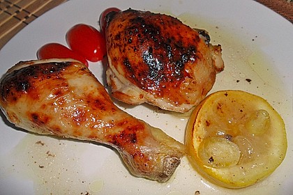 H&auml;hnchenschenkel mit Honig auf Zitrone